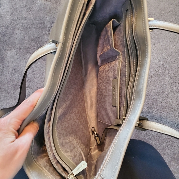 Large Michael Kors Purse - Picture 3 of 15